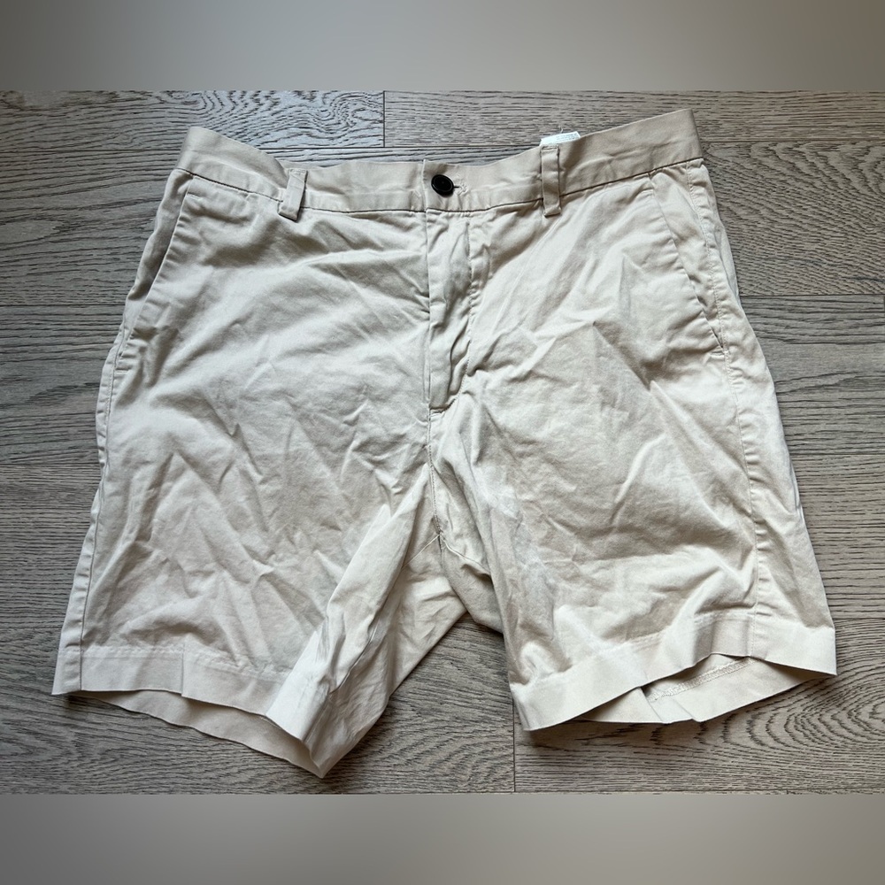 H&M Men's Beige Flat Front Shorts